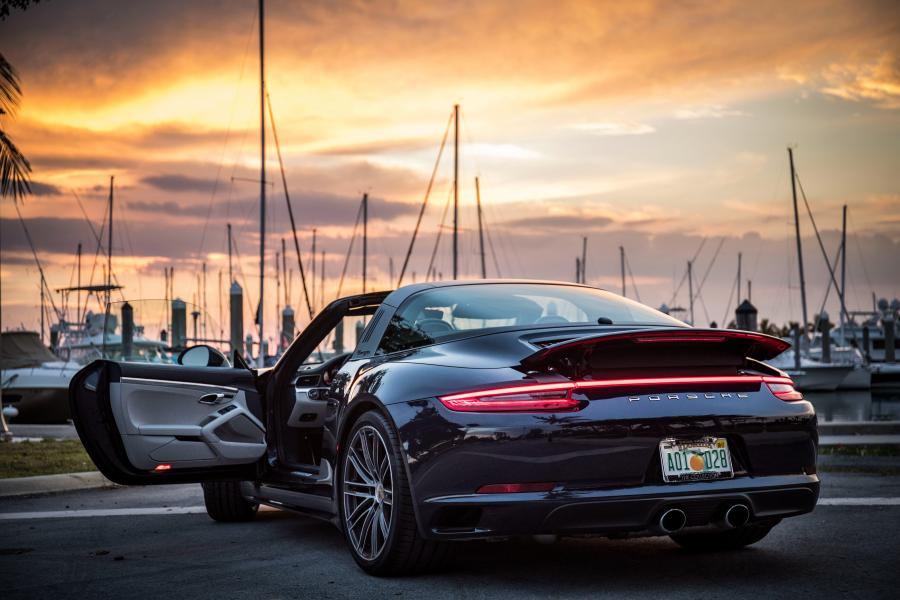  Porsche 911 Targa 4S 2016 года  (NA) (фото 15 из 19)